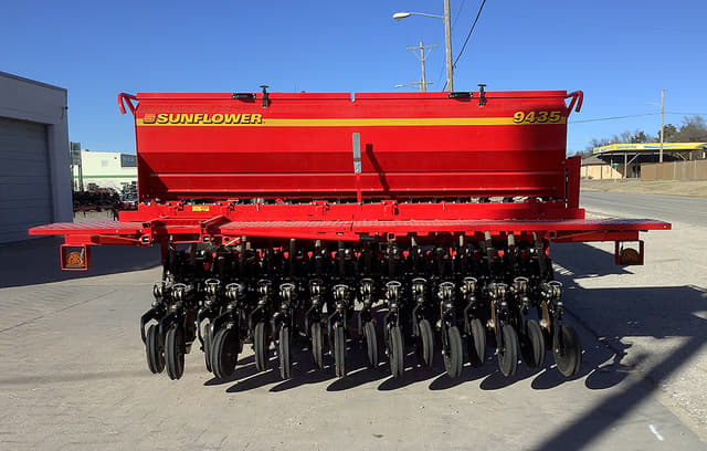Image of Sunflower 9435 equipment image 4