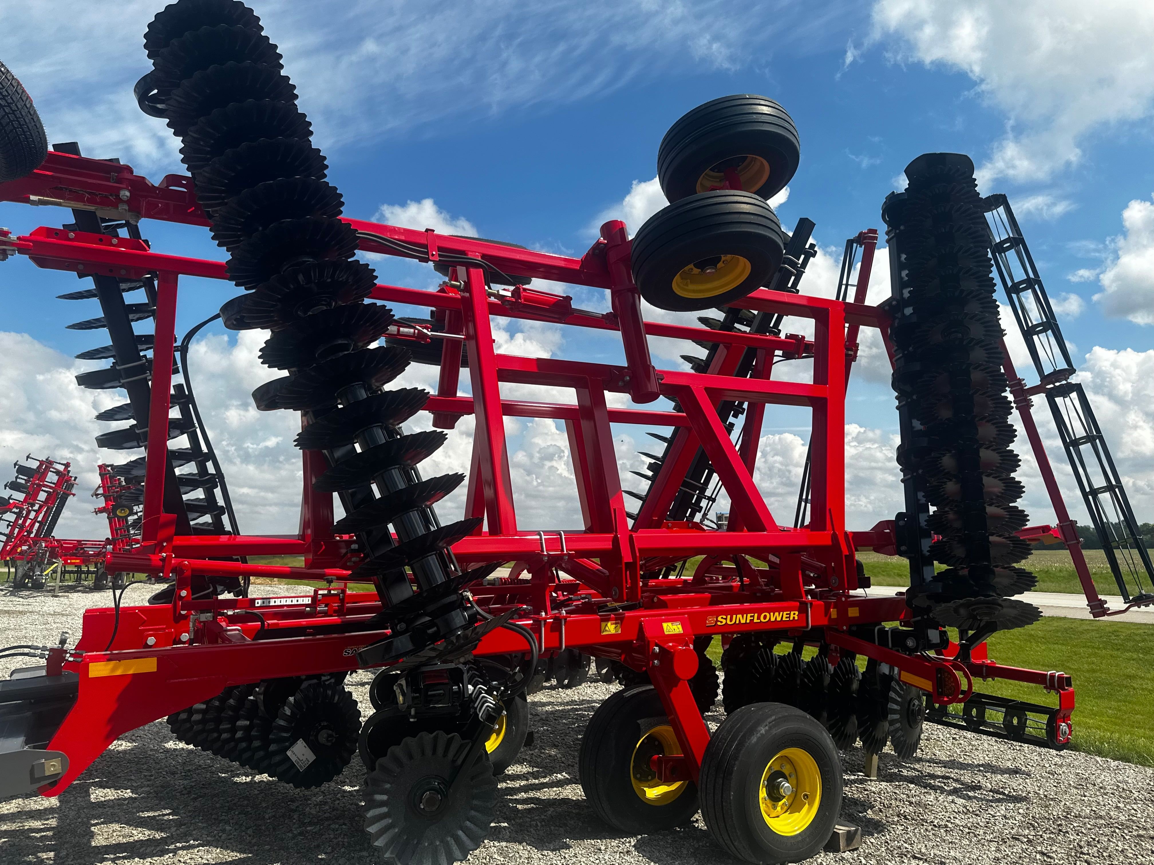 2023 Sunflower 6631 Equipment Image0