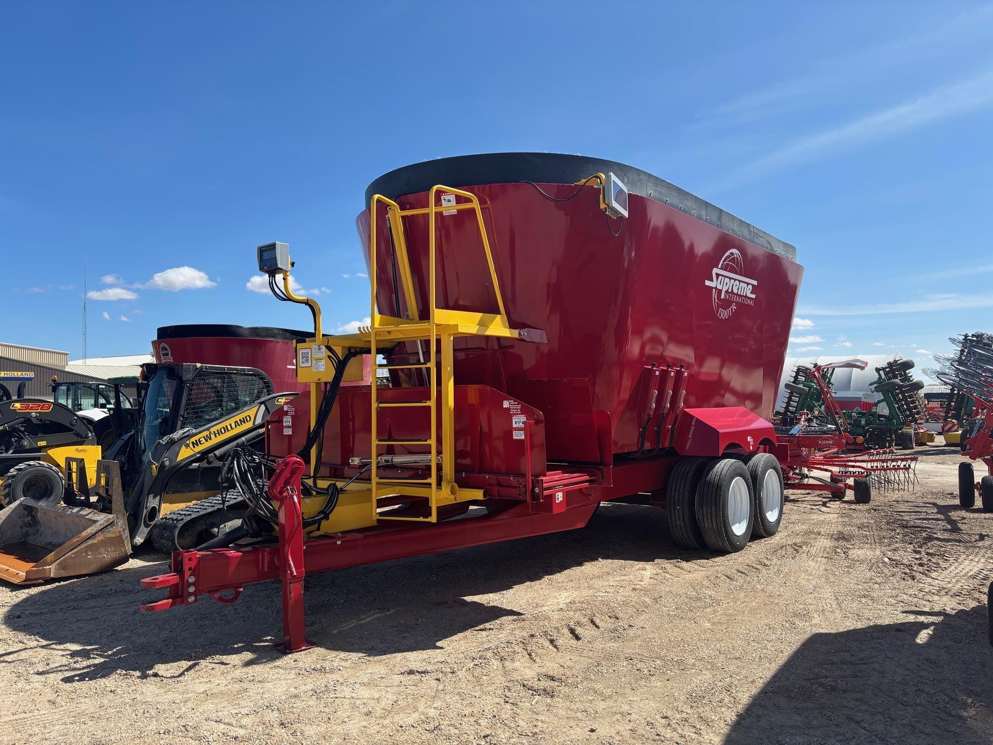 2023 Supreme 1500TR Equipment Image0
