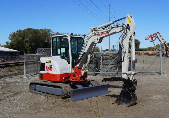 Image of Takeuchi TB350R equipment image 4