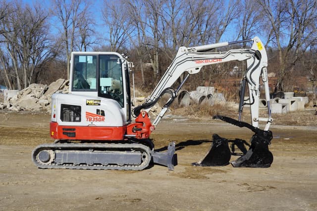 Image of Takeuchi TB350R equipment image 4