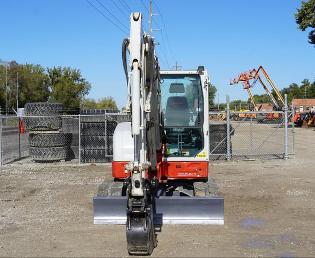 Image of Takeuchi TB350R equipment image 3