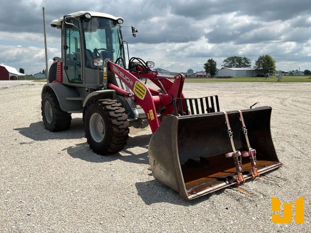 Image of Takeuchi TW80 equipment image 2