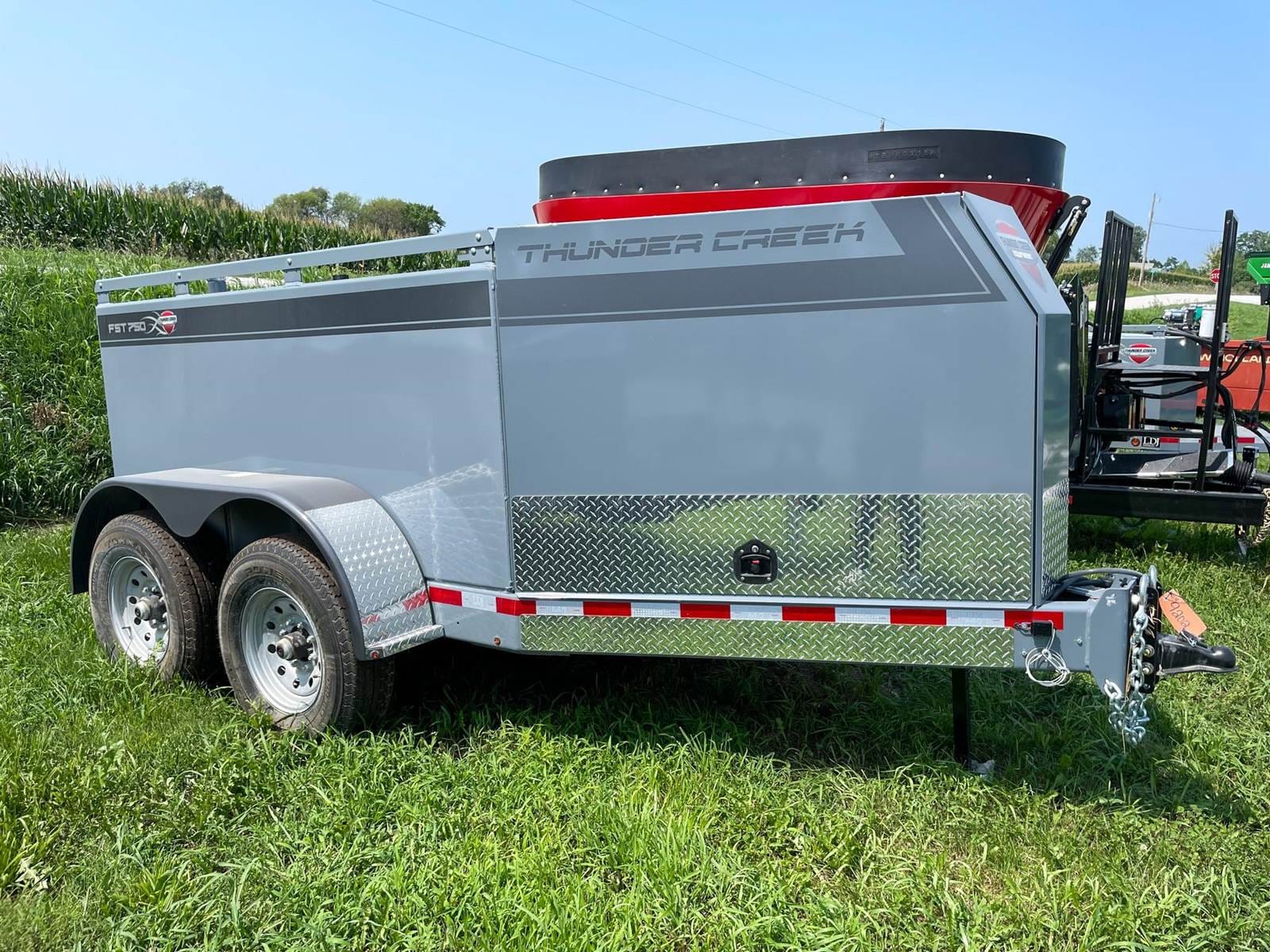 2024 Thunder Creek FST750 Equipment Image0