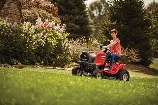 Image of Troy Bilt Pony 42 equipment image 4