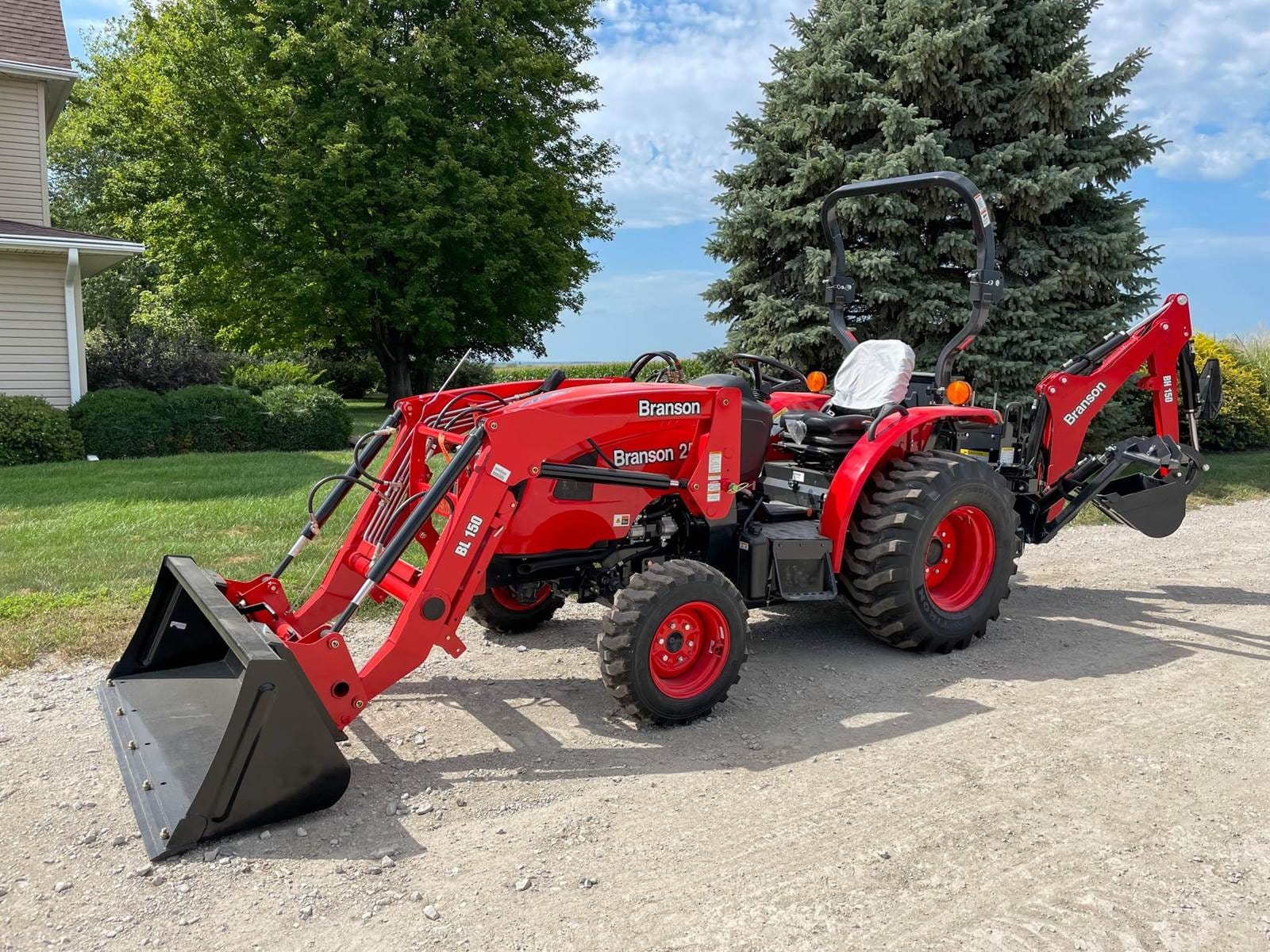 2024 Branson 2515h Equipment Image0