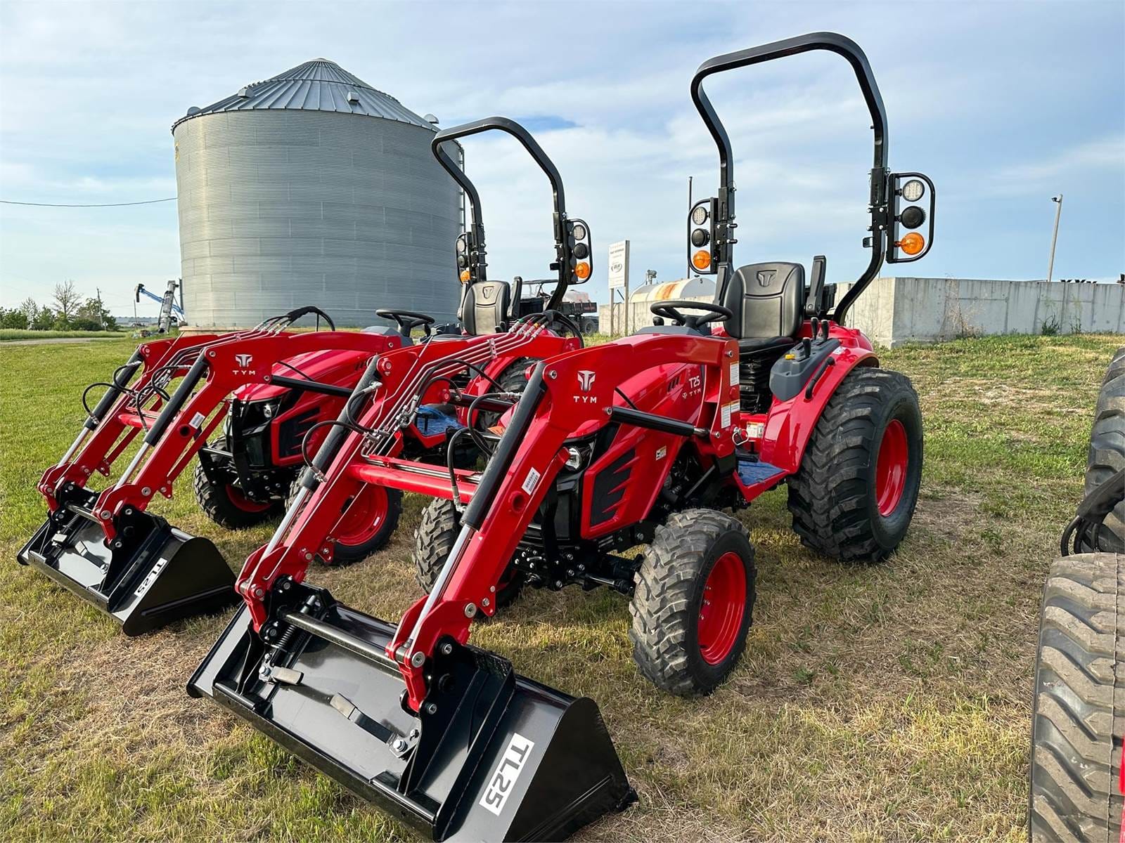 2024 TYM T25 Equipment Image0