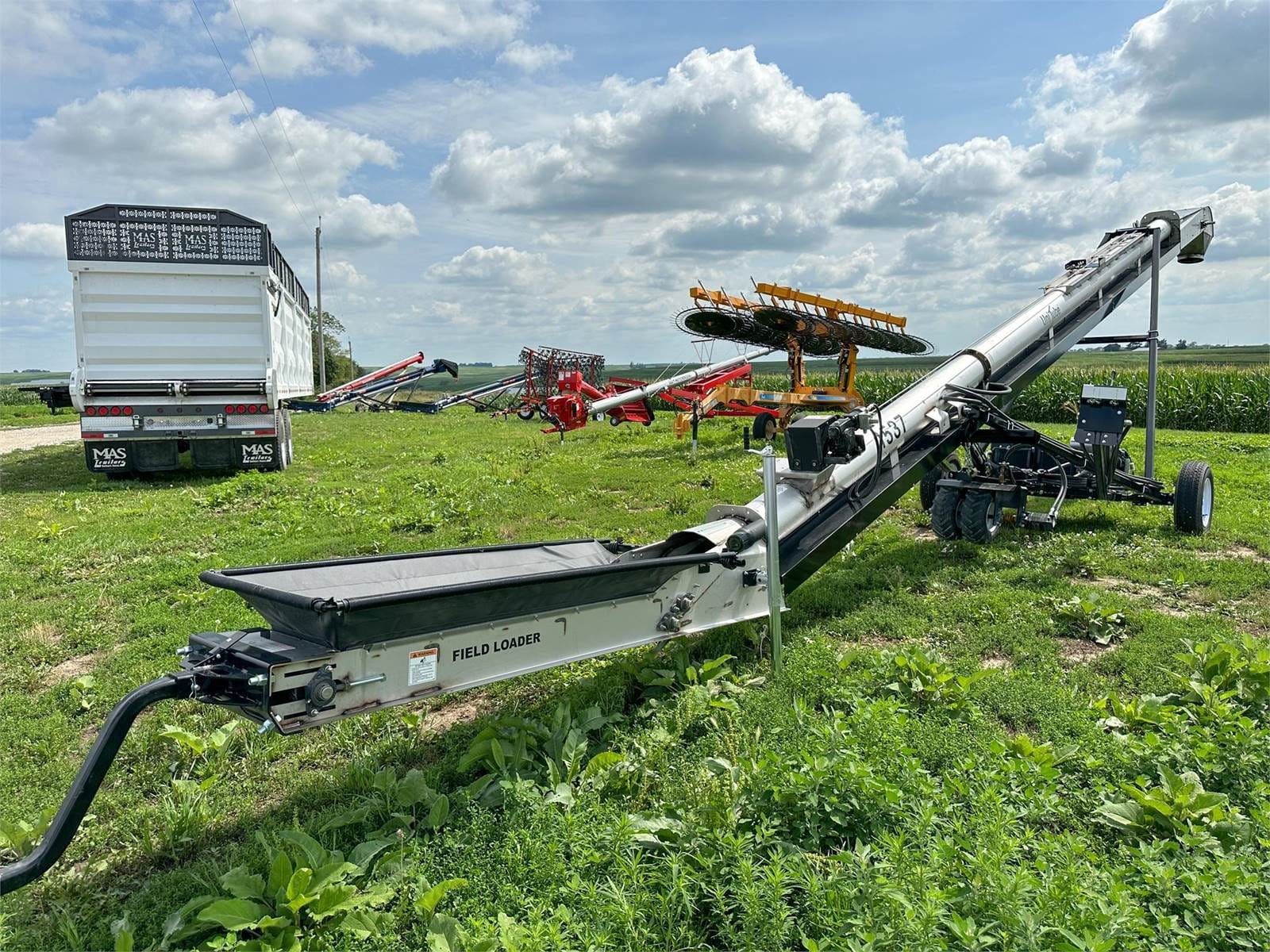 2024 Universal 1537 Equipment Image0