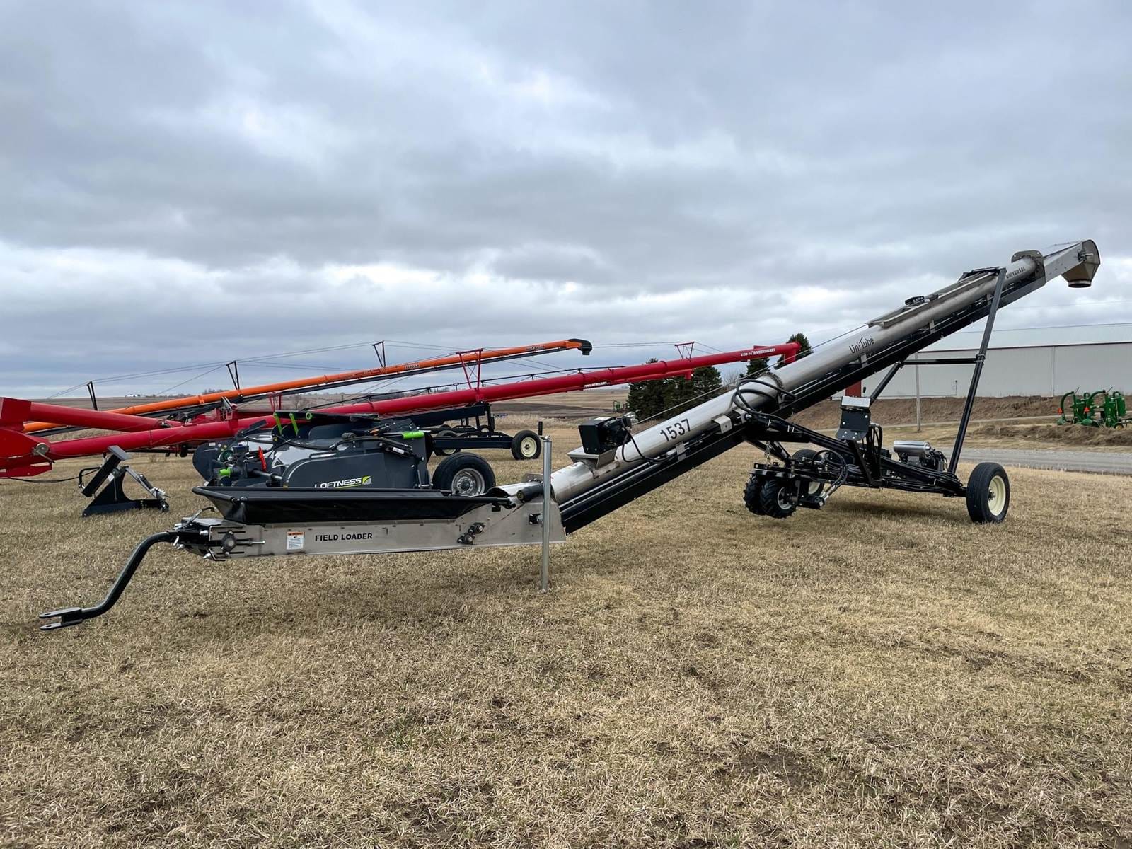 2024 Universal 1537 Equipment Image0