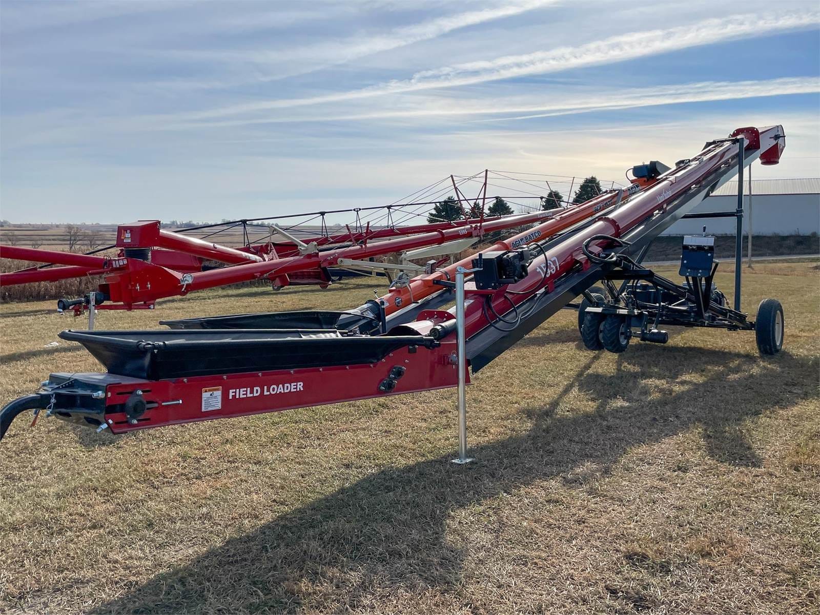 2024 Universal 1537 Equipment Image0