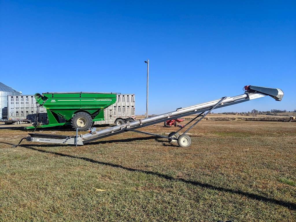 2024 Universal 1537 Equipment Image0