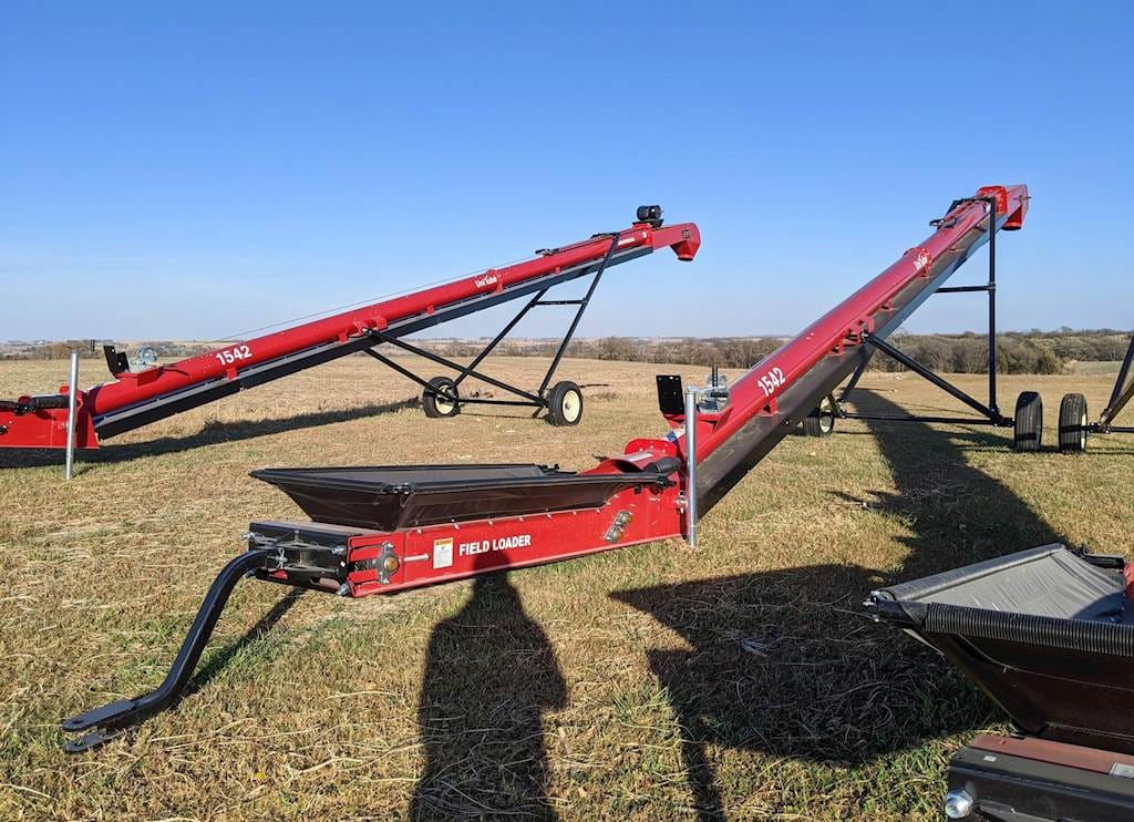 2024 Universal 1542 Equipment Image0