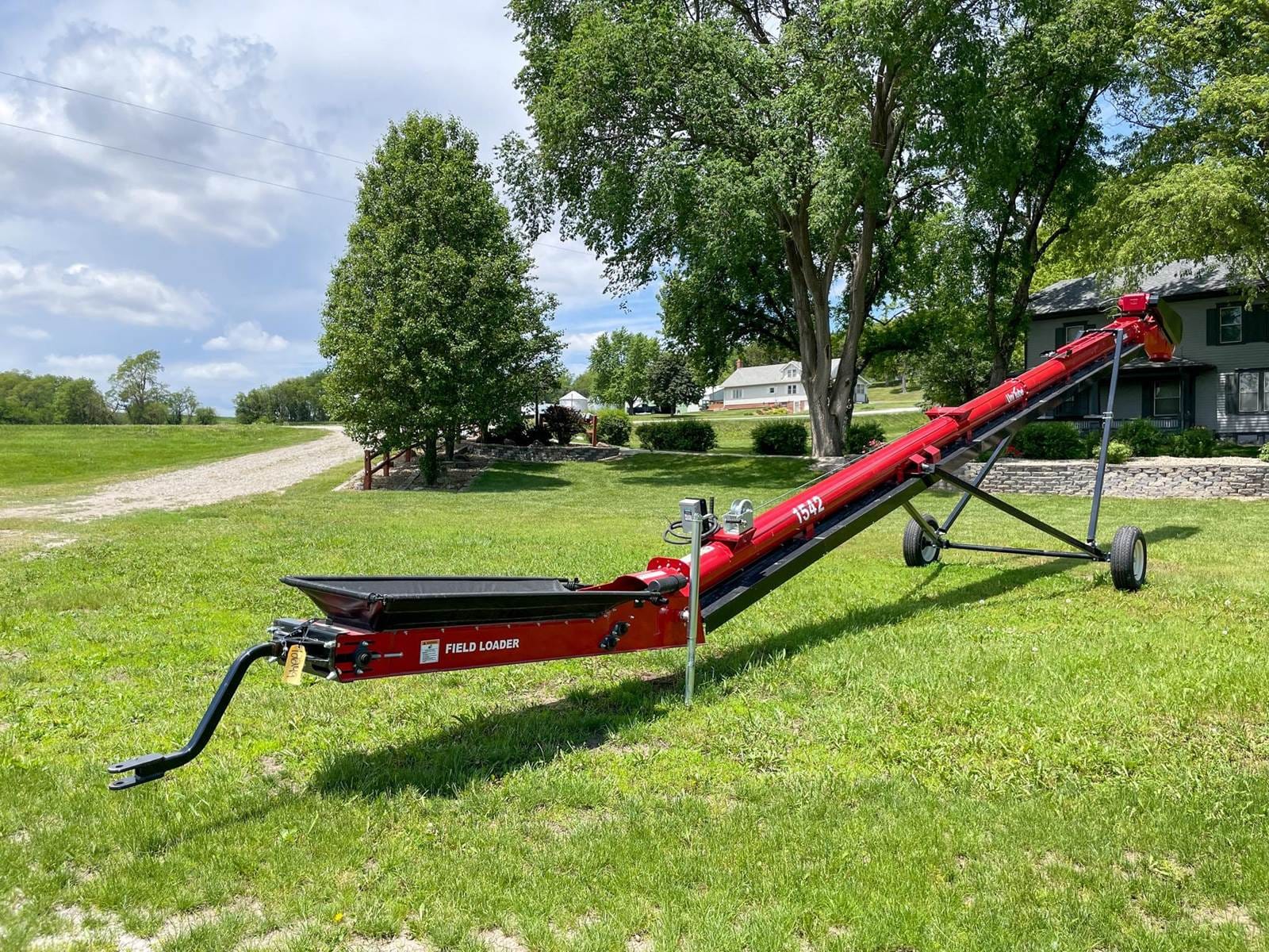 2024 Universal 1542 Equipment Image0