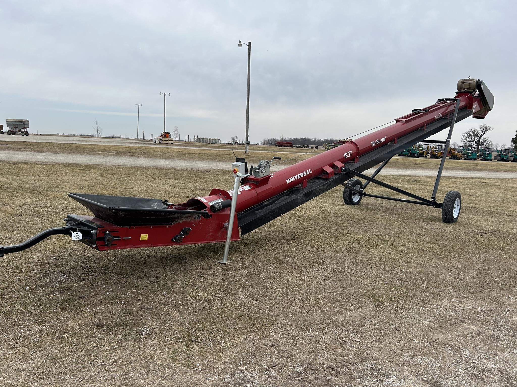 2023 Universal UT1837FLTDW-10 Equipment Image0