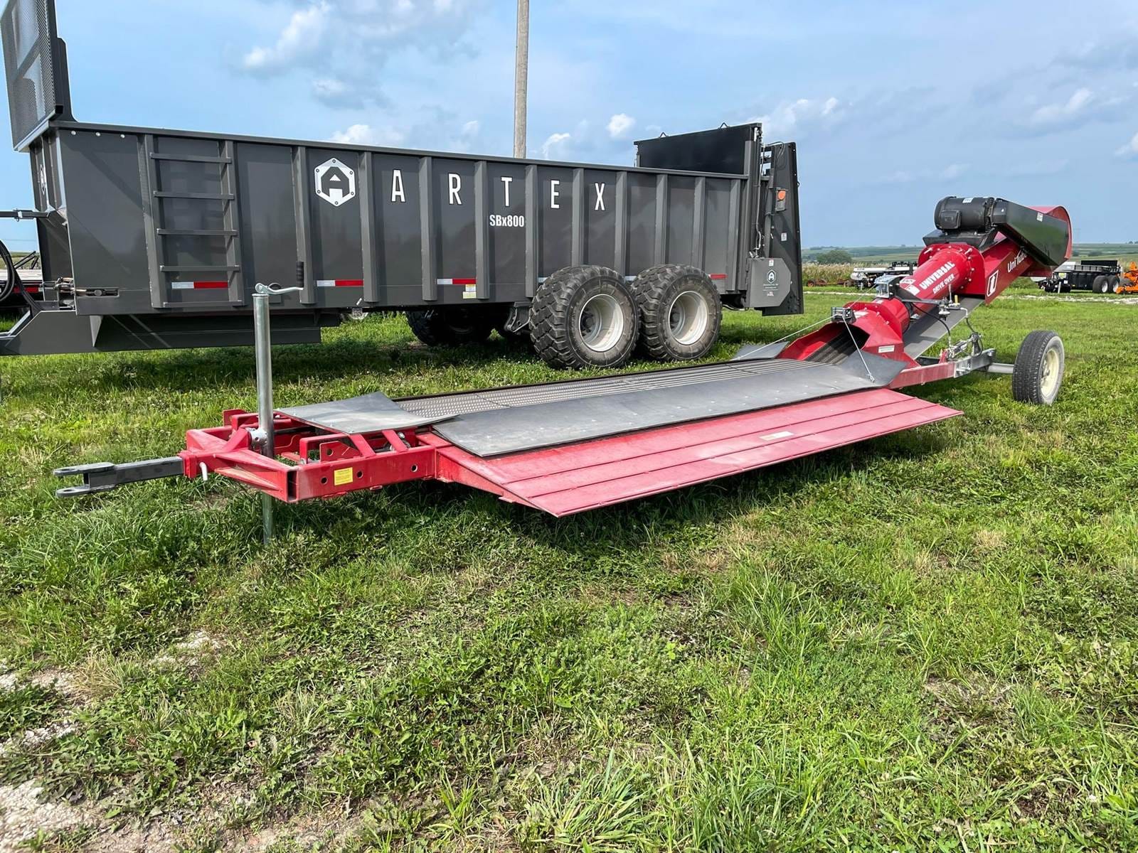 2024 Universal 2200 Equipment Image0