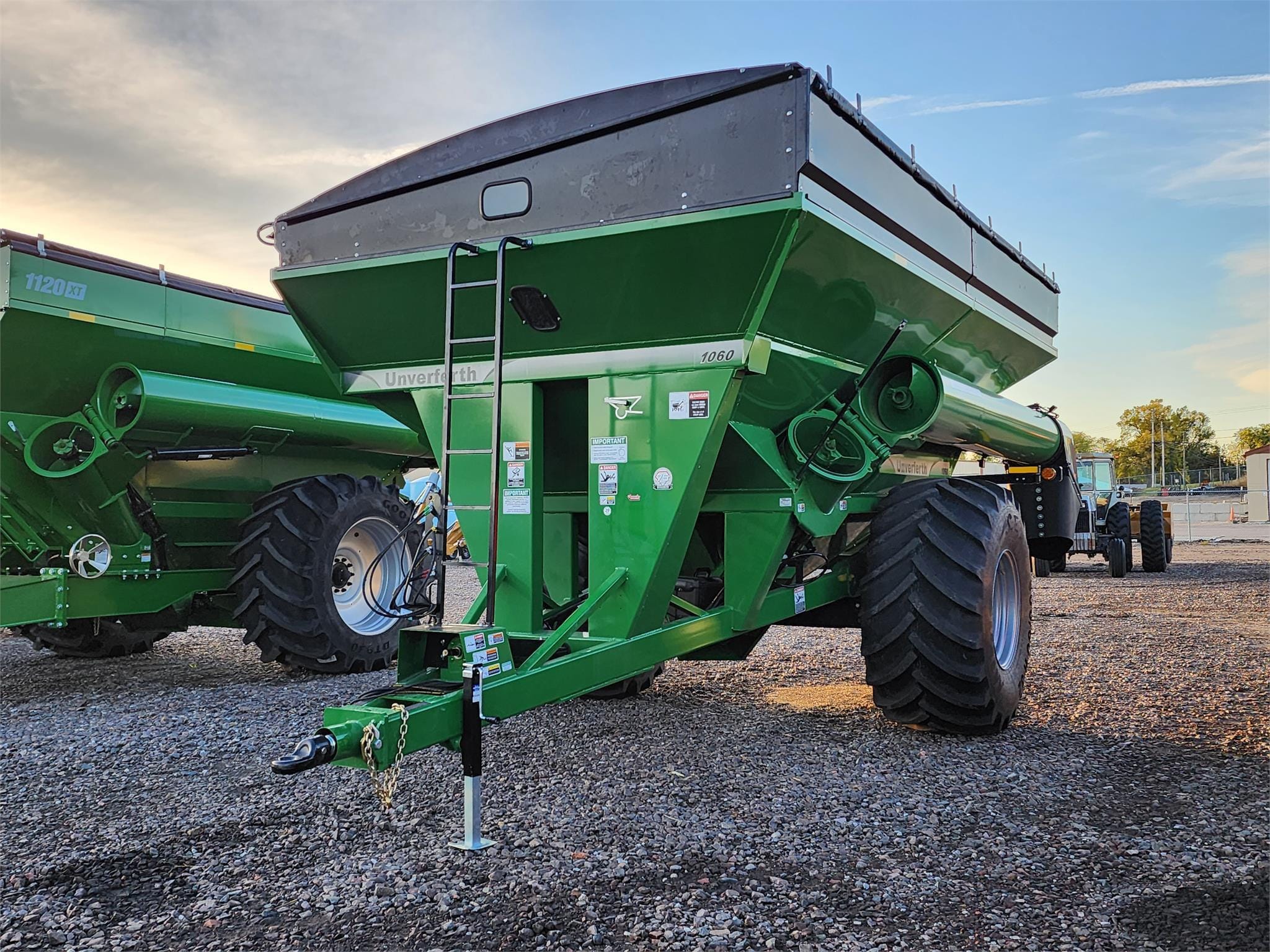 Main image Unverferth 1060