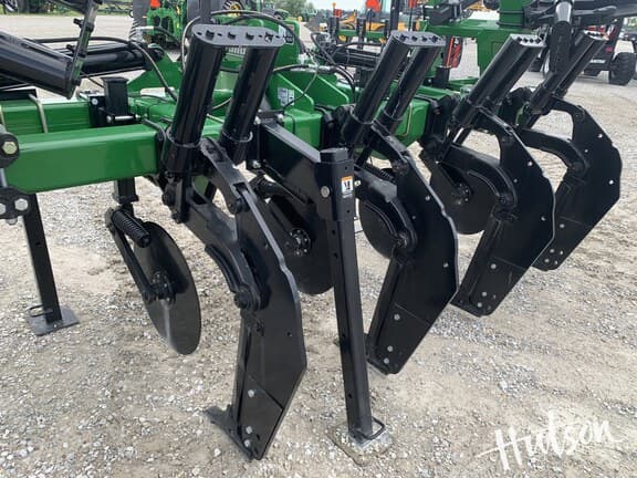 Image of Unverferth Zone-Builder 132 equipment image 2