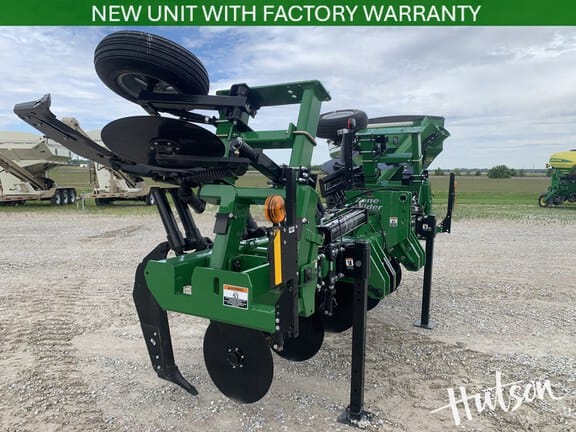 2023 Unverferth Zone-Builder 132 Equipment Image0