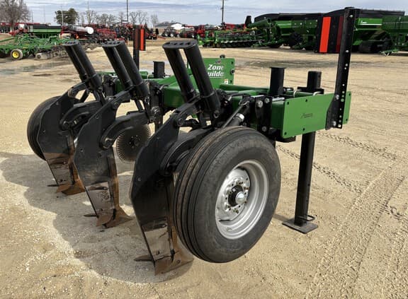 Image of Unverferth Zone-Builder 132 equipment image 2