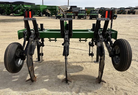 Image of Unverferth Zone-Builder 132 equipment image 3