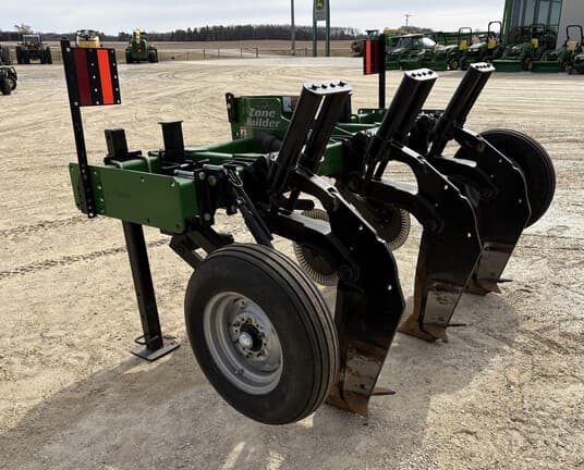 Image of Unverferth Zone-Builder 132 equipment image 4