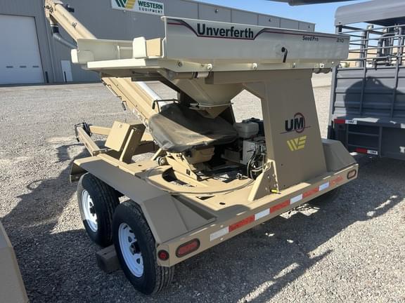 Image of Unverferth Seed Pro 210 equipment image 1