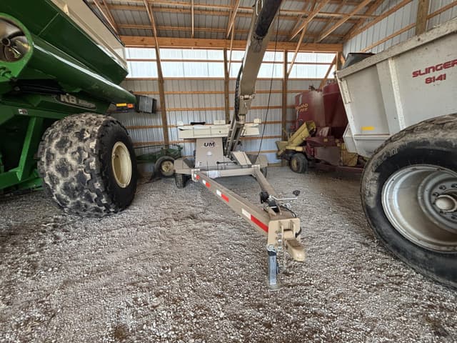 Image of Unverferth Seed Pro 210 equipment image 1