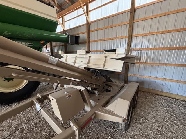 Image of Unverferth Seed Pro 210 equipment image 4