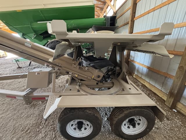 Image of Unverferth Seed Pro 210 equipment image 3