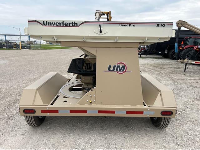 Image of Unverferth Seed Pro 210 equipment image 3