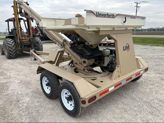 Image of Unverferth Seed Pro 210 equipment image 4