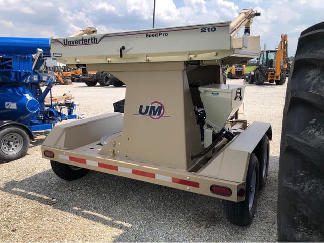 Image of Unverferth Seed Pro 210 equipment image 2