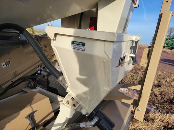 Image of Unverferth Seed Runner 3755 equipment image 4