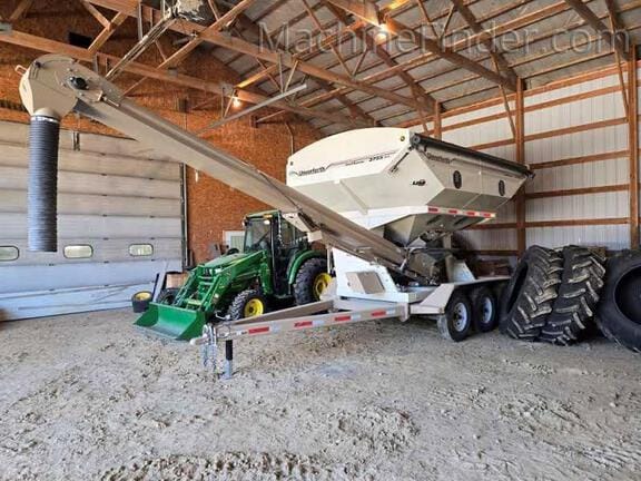 2023 Unverferth Seed Runner 3755 Equipment Image0