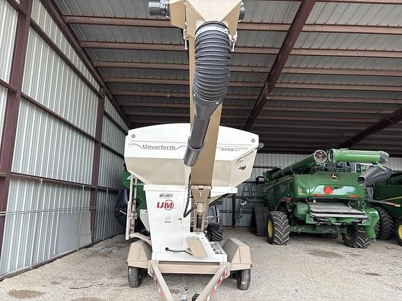 Image of Unverferth Seed Runner 3755XL equipment image 4