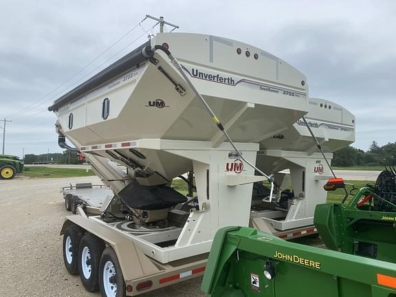 Image of Unverferth Seed Runner 3755XL equipment image 4