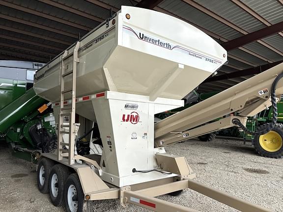 Image of Unverferth Seed Runner 3755XL equipment image 2