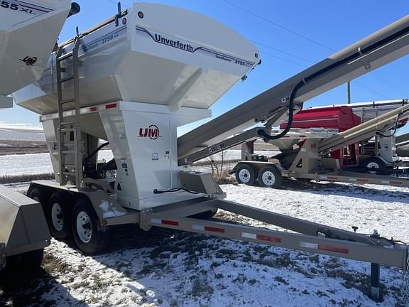 Image of Unverferth Seed Runner 3755XL equipment image 4