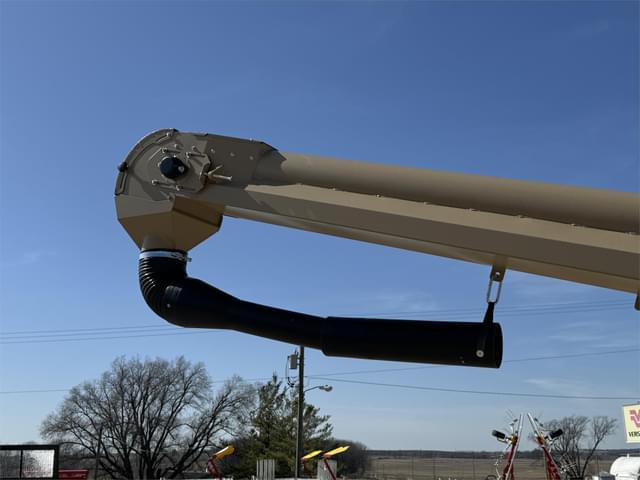 Image of Unverferth Seed Runner 3755XL equipment image 2