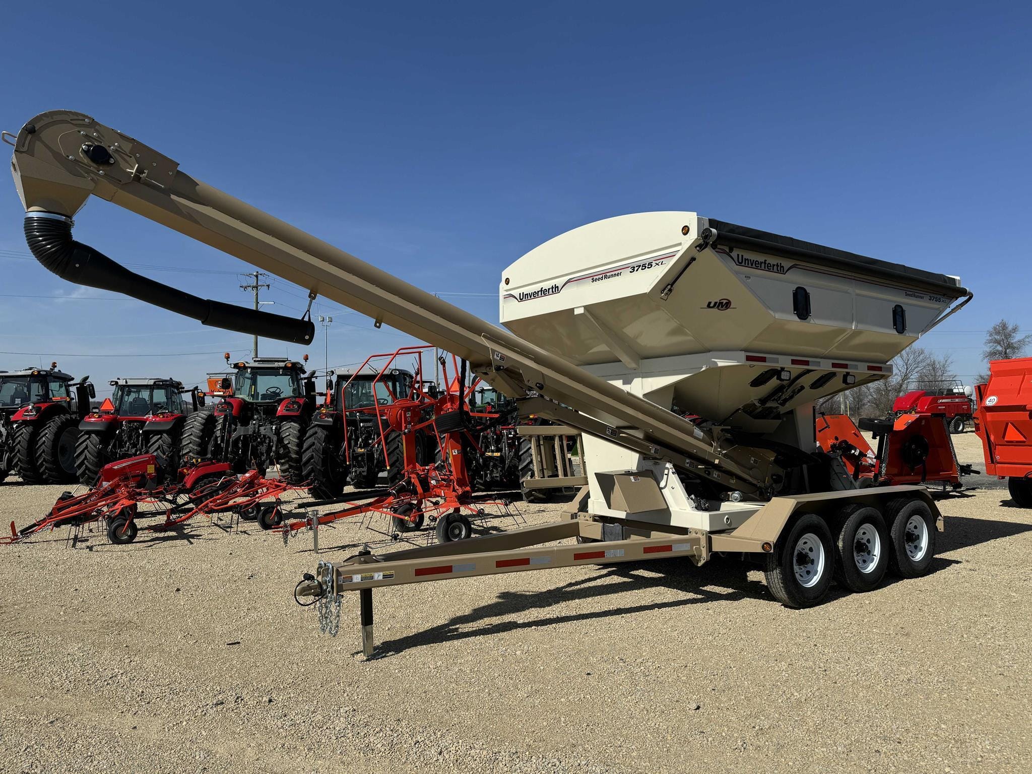 2023 Unverferth Seed Runner 3755XL Equipment Image0