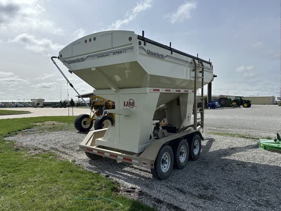 Image of Unverferth Seed Runner 3755XL equipment image 2