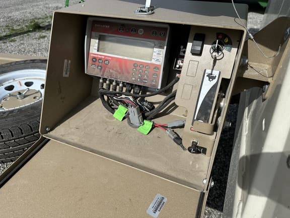 Image of Unverferth Seed Runner 3755XL equipment image 4