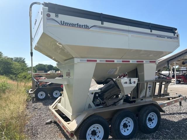 Image of Unverferth Seed Runner 3755XL equipment image 3