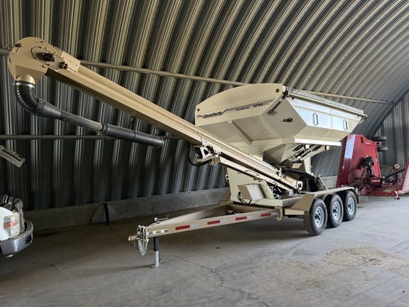 2023 Unverferth Seed Runner 3755XL Equipment Image0