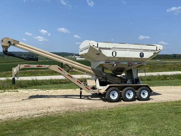 2023 Unverferth Seed Runner 3755XL Equipment Image0