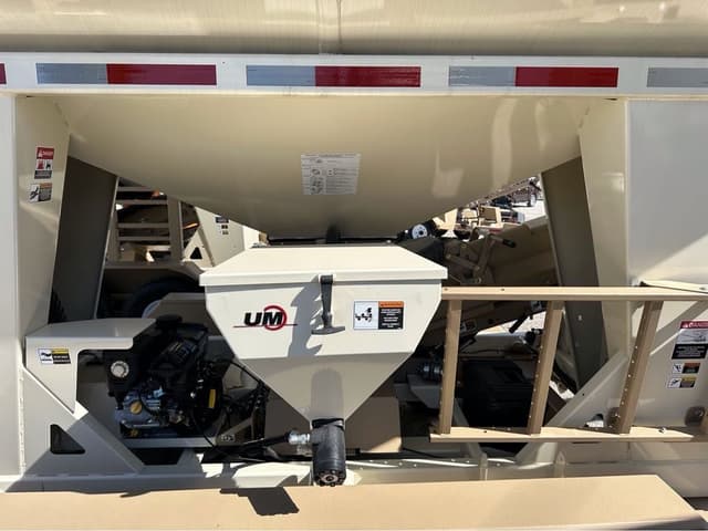 Image of Unverferth Seed Runner 3755XL equipment image 3