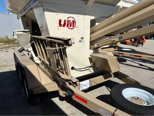 Image of Unverferth Seed Runner 3755XL equipment image 1
