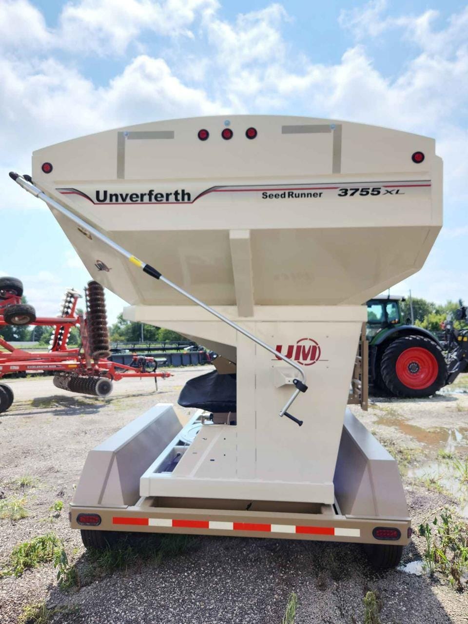 2023 Unverferth Seed Runner 3755XL Equipment Image0