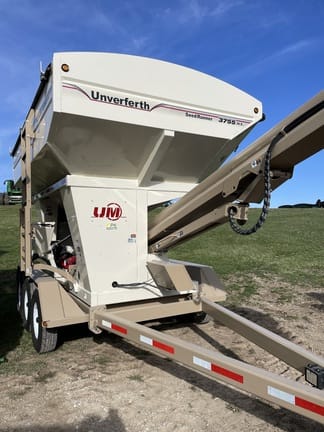 2023 Unverferth Seed Runner 3755XL Equipment Image0