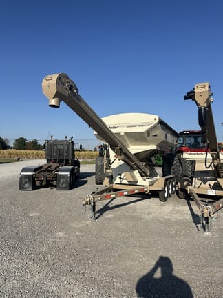 2023 Unverferth Seed Runner 3755XL Equipment Image0